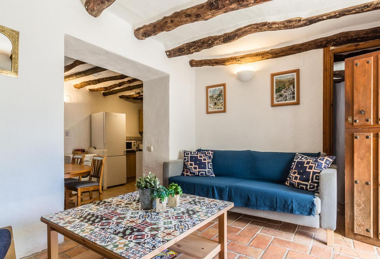 Casa Mundo - 16Th Century Traditional White Village House With Pool Pinos del Valle Exterior photo